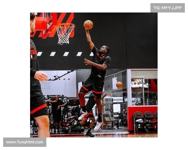 申京与亚当斯或卡佩拉搭档效果突出,内线组合成关键 申京与亚当斯或卡佩拉搭档效果突出,内线组合成关键