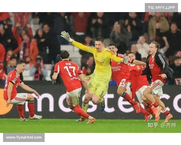 欧冠附加赛首回合进行中，球迷现场助威气氛热烈